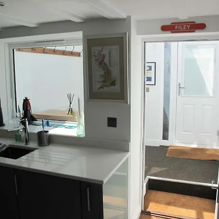 Flora Dora - Luxury - Modern - - Ideal For Groups And Families