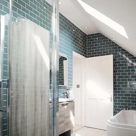 Flora Dora - Luxury - Modern - - Ideal For Groups And Families Filey