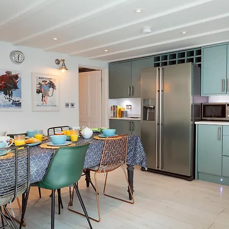 Flora Dora - Luxury - Modern - - Ideal For Groups And Families Filey