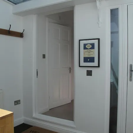 Flora Dora - Luxury - Modern - - Ideal For Groups And Families *