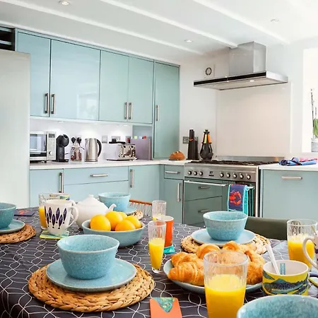 Flora Dora - Luxury - Modern - - Ideal For Groups And Families Nyaraló *